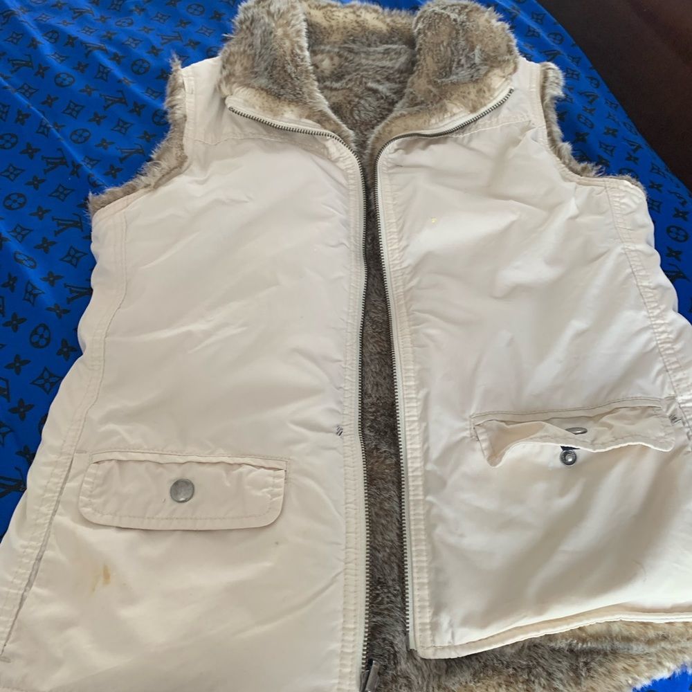Winter vest has a stain can be wash